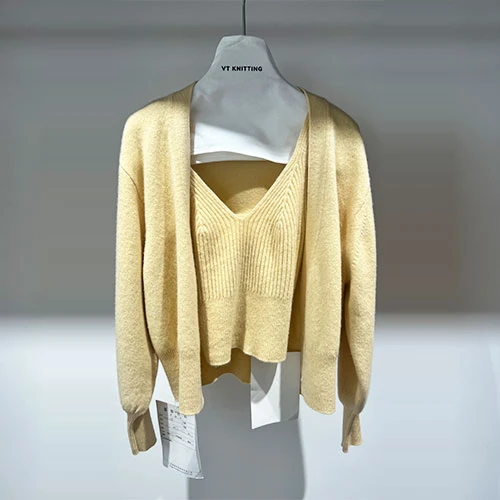 Innittjati Żewġ Biċċiet Set Top U Cardigan