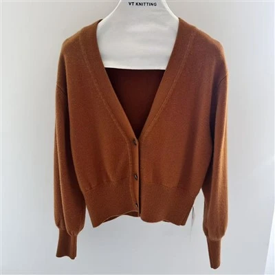Tops ta 'barra tal-istil tad-disinjatur tan-nisa