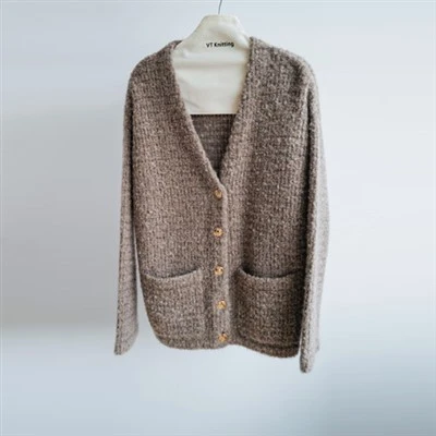 Sweater maħdumin b'għonq V ta 'daqs kbir