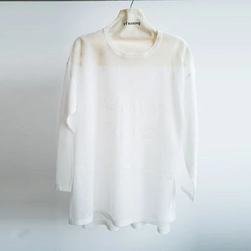 Sweater abjad maħdum bil-kejbil tas-suf
